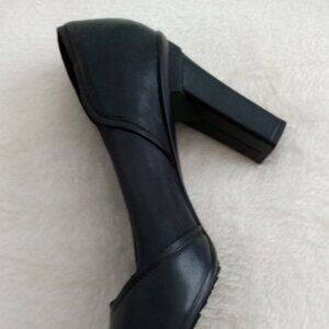 SHOES BLACK PUMPS BY TSUBO - WORN ONCE - SIZE 7
